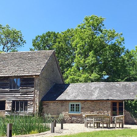 The Threshing Barn At Penrhos Court Villa Kington  Bilik gambar