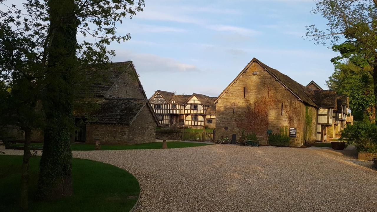 The Threshing Barn At Penrhos Court Villa Kington  Luaran gambar