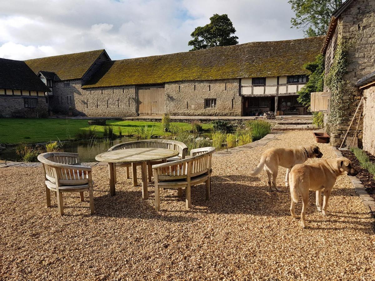 The Threshing Barn At Penrhos Court Villa Kington  Luaran gambar