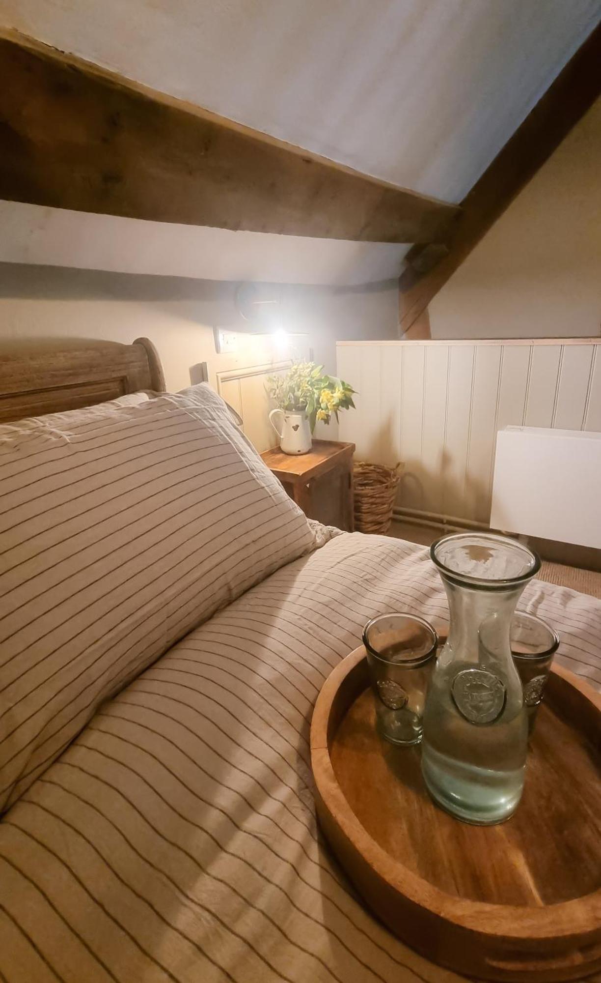 The Threshing Barn At Penrhos Court Villa Kington  Bilik gambar