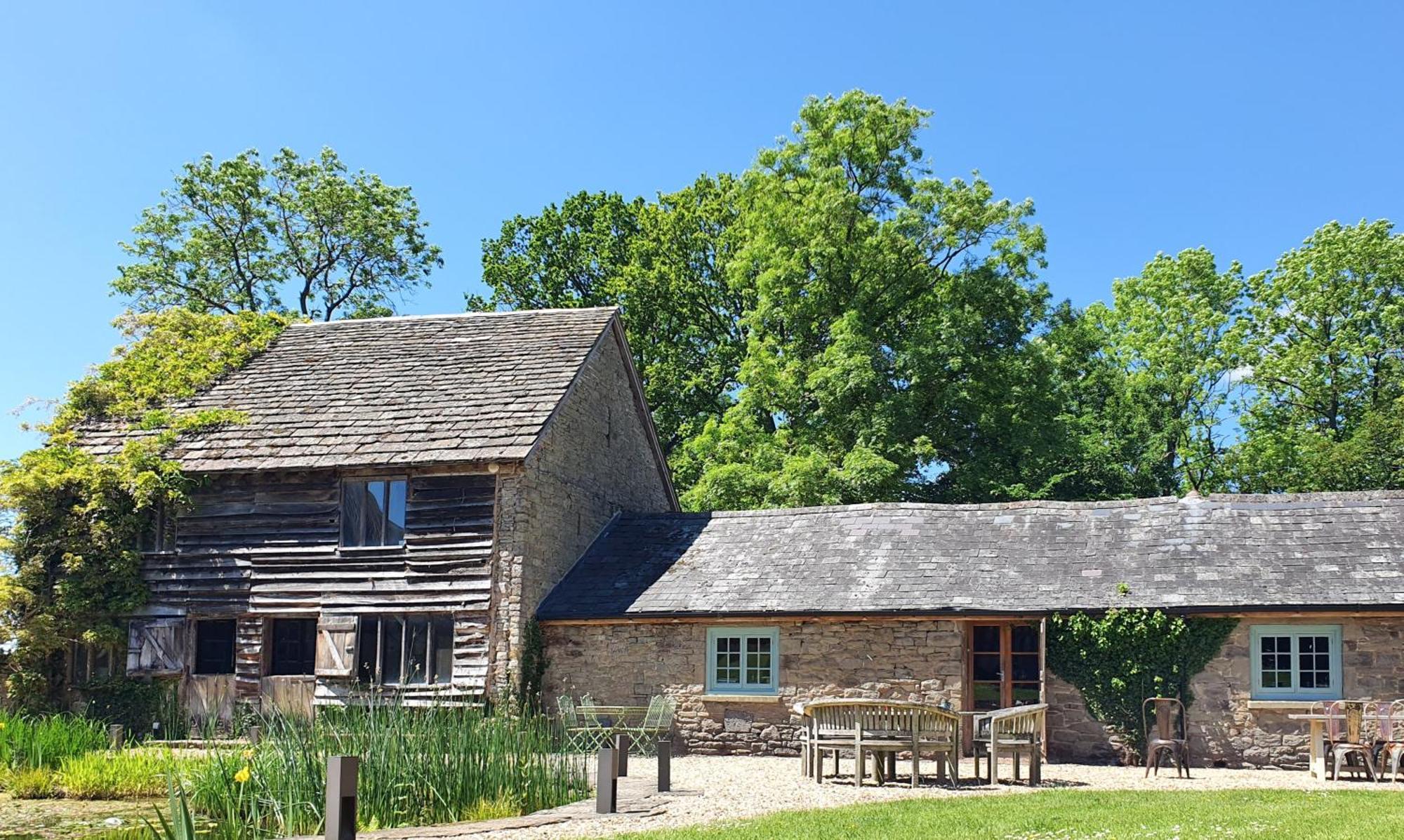 The Threshing Barn At Penrhos Court Villa Kington  Bilik gambar