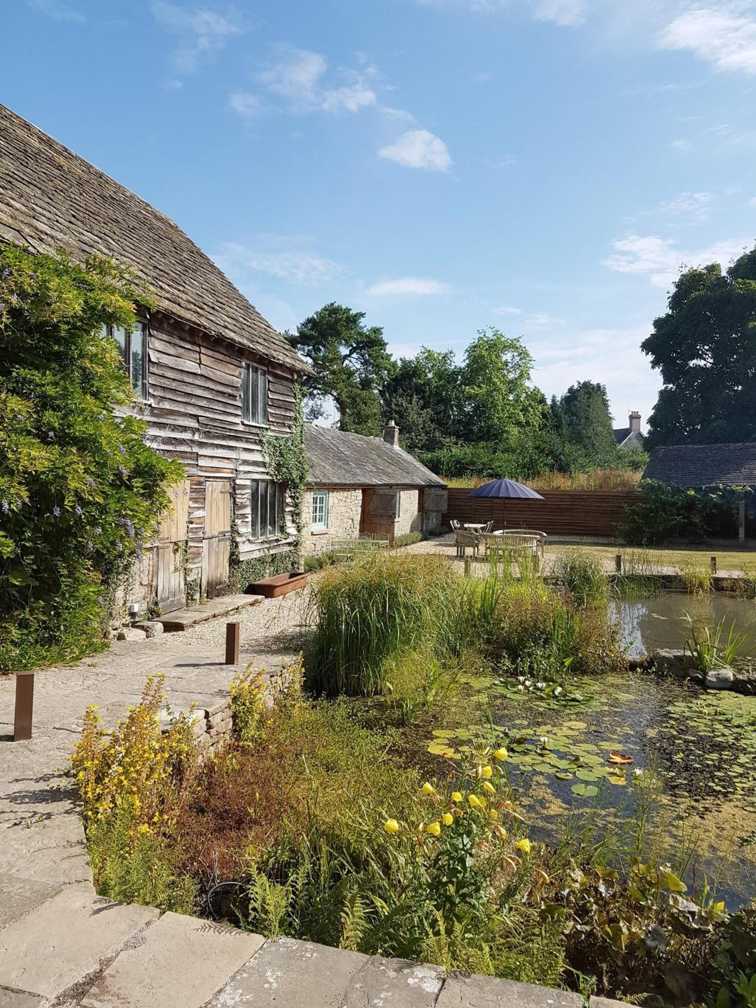 The Threshing Barn At Penrhos Court Villa Kington  Bilik gambar